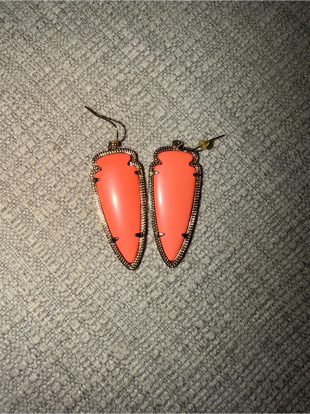 Kendra Scott Coral Orange Arrowhead Gold Drop Earrings